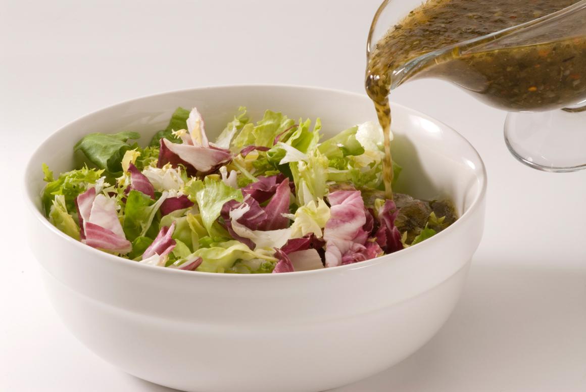 Senf-Honig-Dill-Dressing mit Mineralwasser