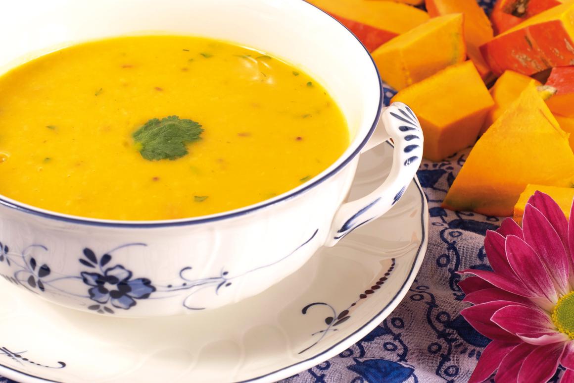 Hokkaido-Kürbis-Mung-Dal-Cremesuppe