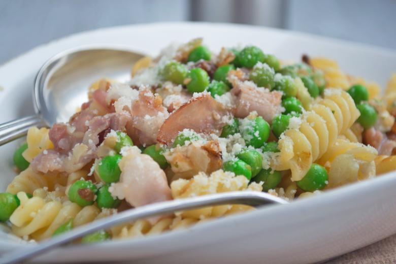 Erbsen-Pancetta-Fusili