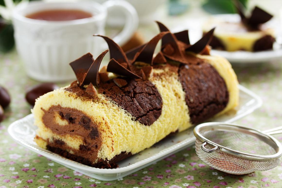 Biskuitroulade mit Maronicreme