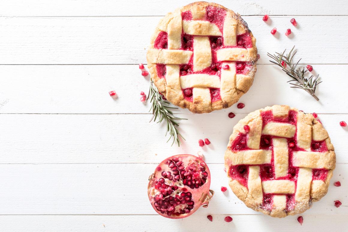 Gedeckter Granatapfelkuchen