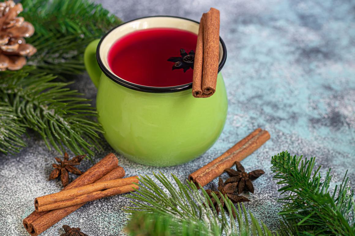 Kirsch-Glühwein mit Amaretto