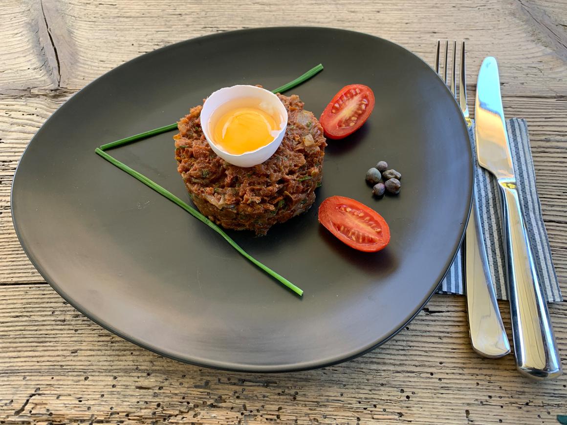 Vegetarisches Tatar aus getrockneten Tomaten