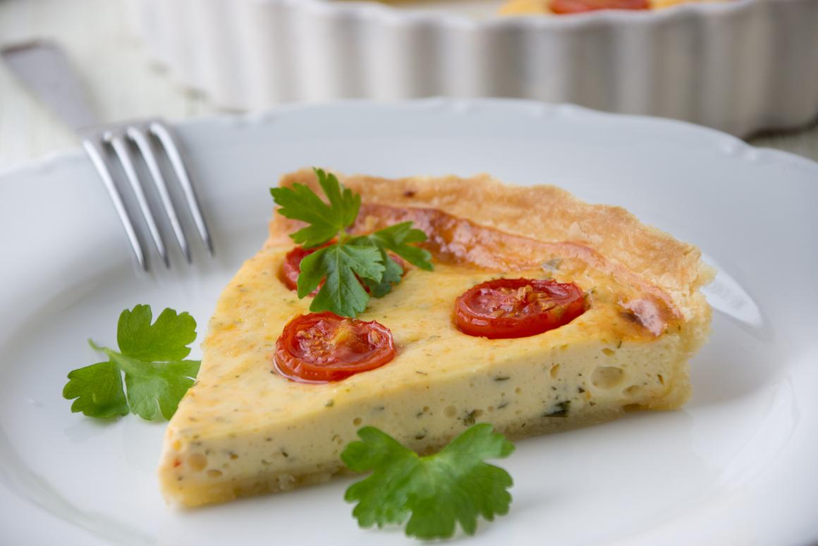 Pikanter Käsekuchen mit Tomaten
