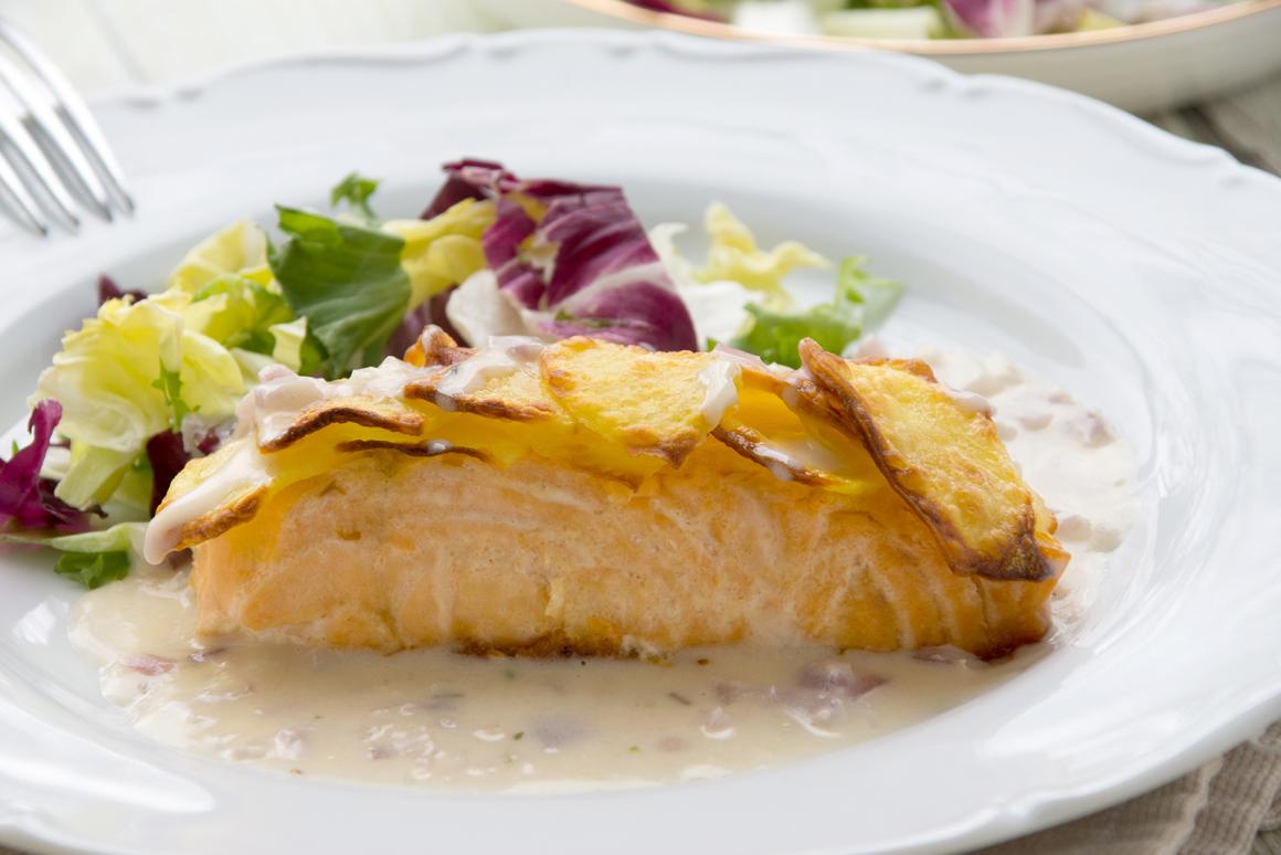 Lachsfilet mit Kartoffelkruste