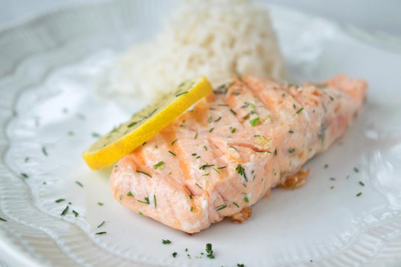 Grillierter Lachs mit Lorbeer