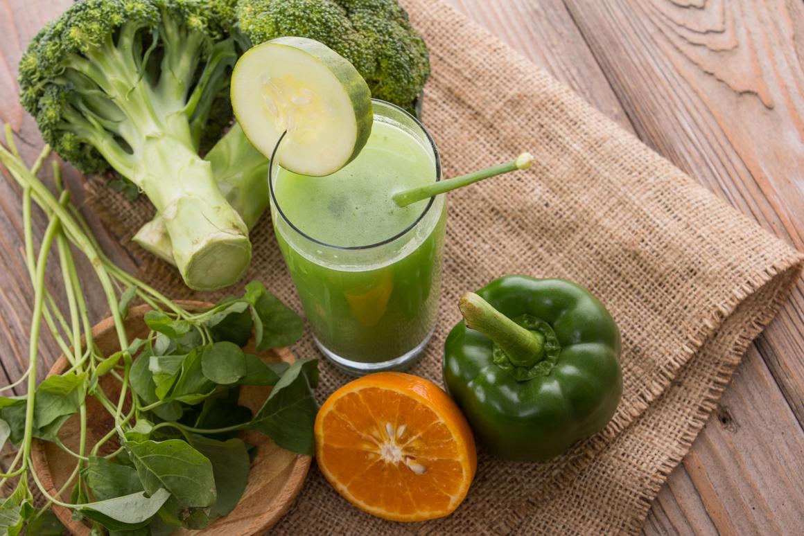 Grüner Smoothie mit Broccoli