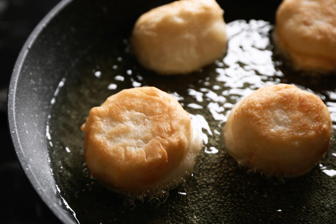 Pfannenkrapfen mit Schafskäsefüllung
