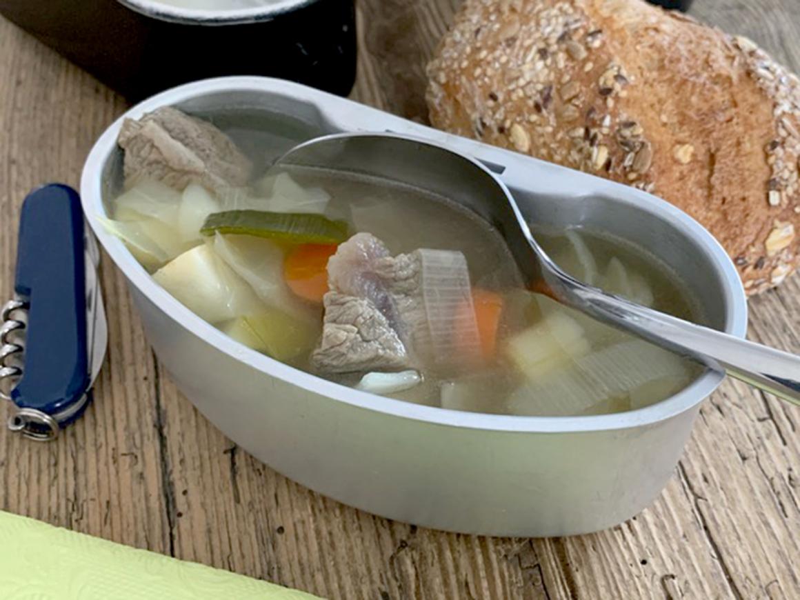 Spatz nach Art des Schweizer Militärs