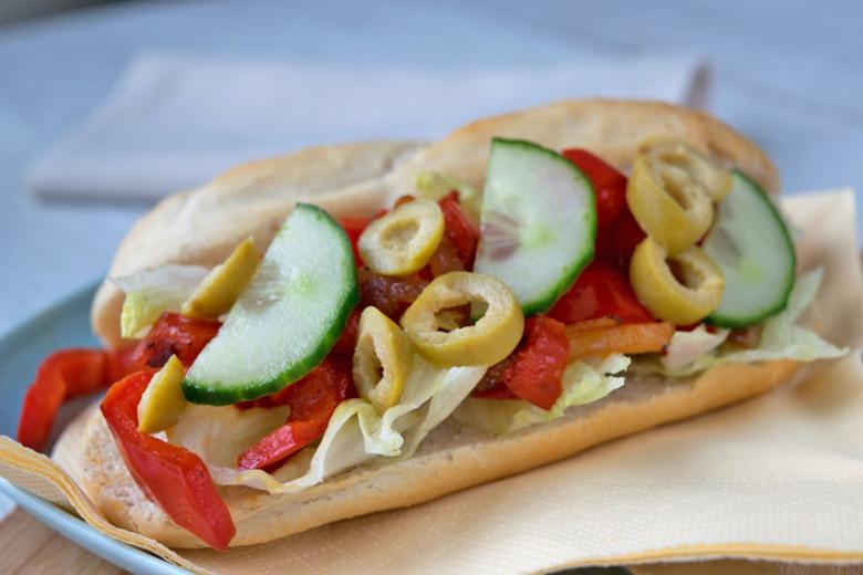 Knuspriges Sandwich mit Gemüse