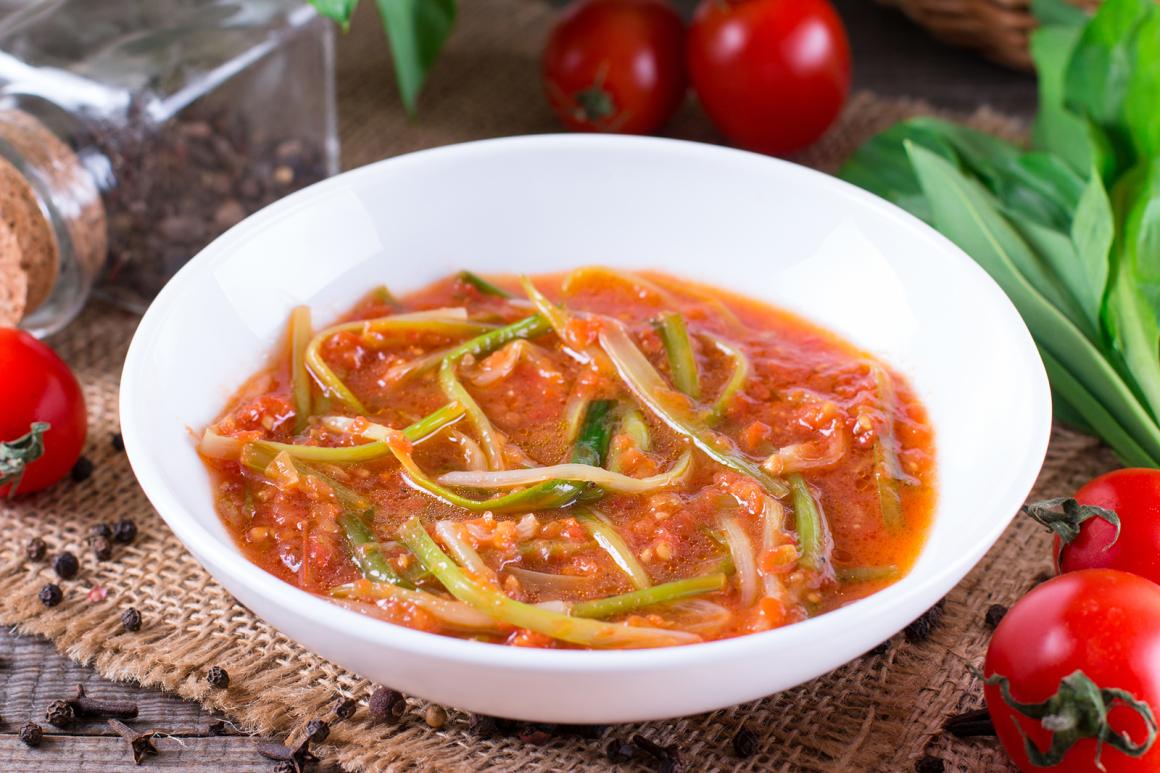 Tomatensauce mit Bärlauchblätter