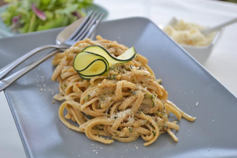 Linguini an Zucchetti-Pesto
