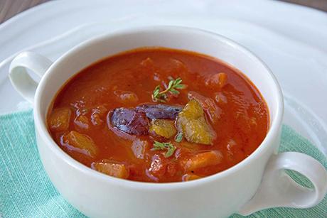 Tomatensuppe mit Zwetschgen