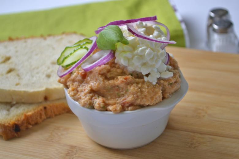Kalte Gemüsecrème mit Hüttenkäse