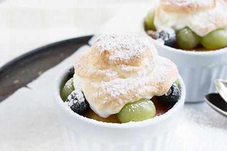 Fruchtsalätchen mit Meringue-Haube