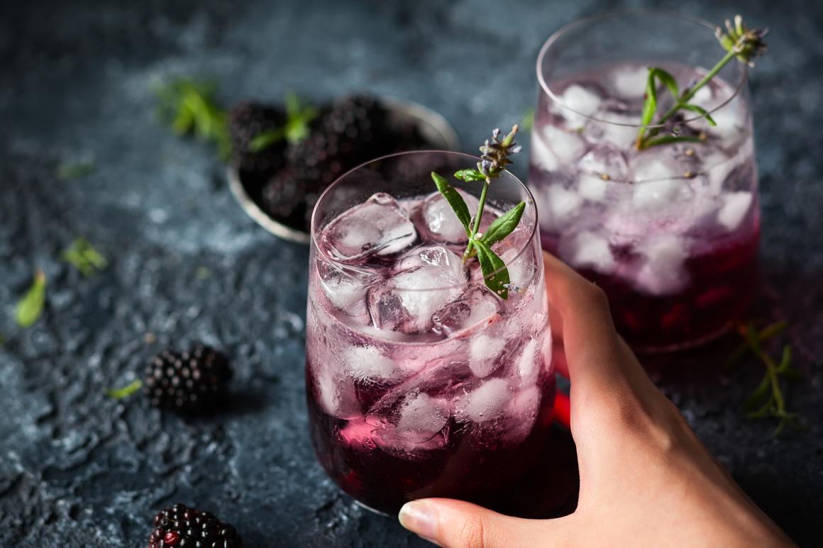 Brombeerenlimonade mit Lavendel