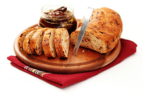 Cake mit getrockneten Tomaten