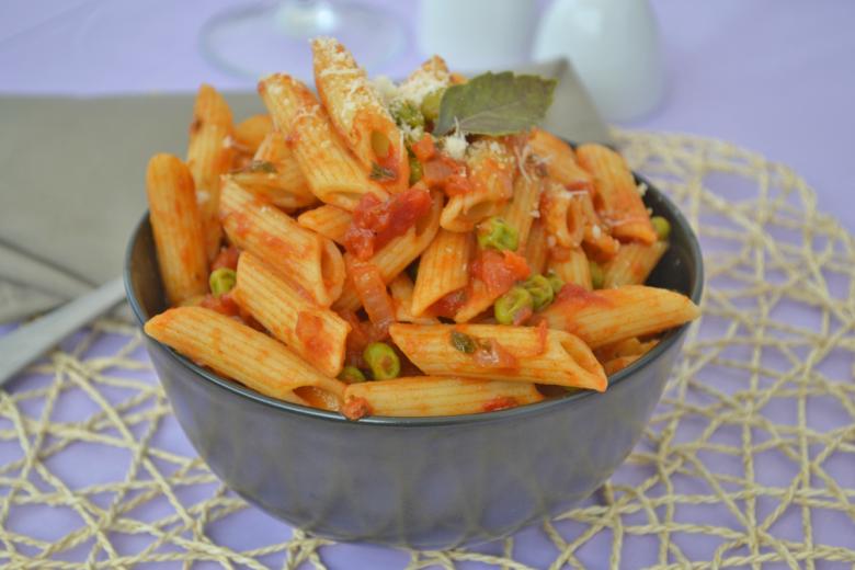 Penne mit Erbsen-Sauce