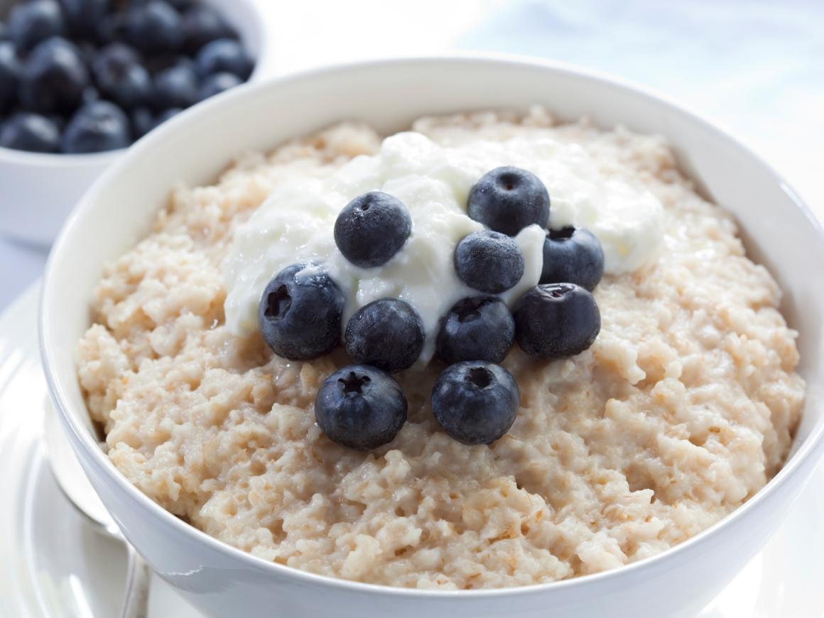Einfaches Heidelbeerenporridge