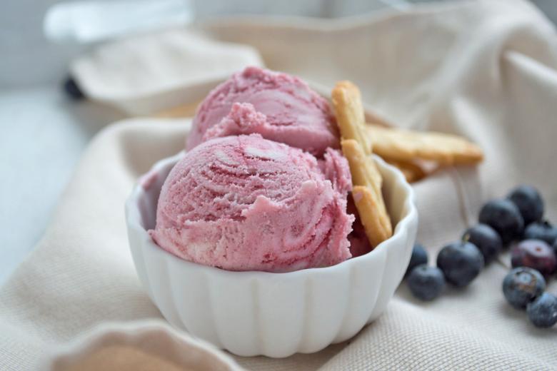 Schnelles Heidelbeer-Holundersorbet
