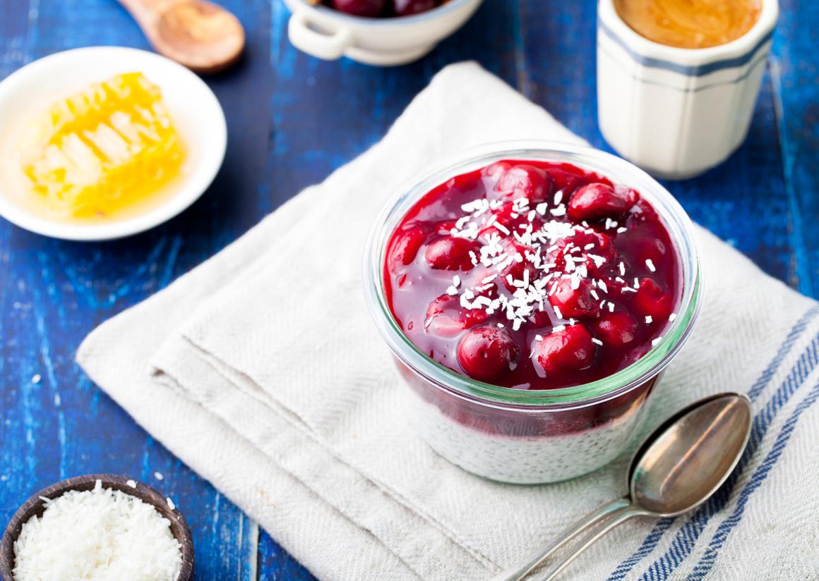 Chiapudding mit Kirschenkompott