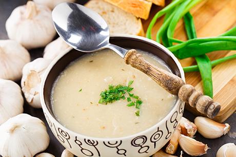 Gekühlte Knoblauchsuppe
