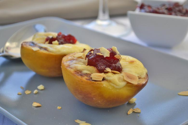 Karamellisierte Pfirsiche mit Käse
