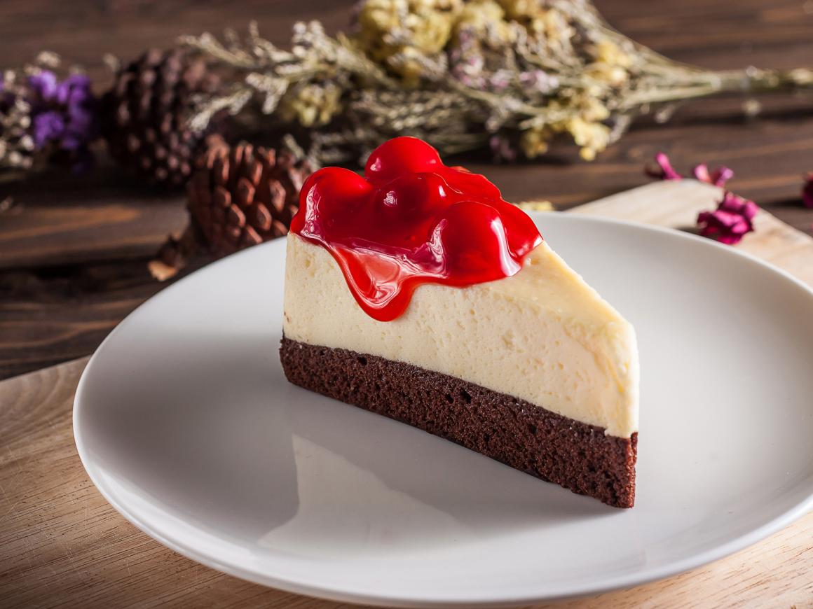 Brownie-Käsekuchen mit Kirschen