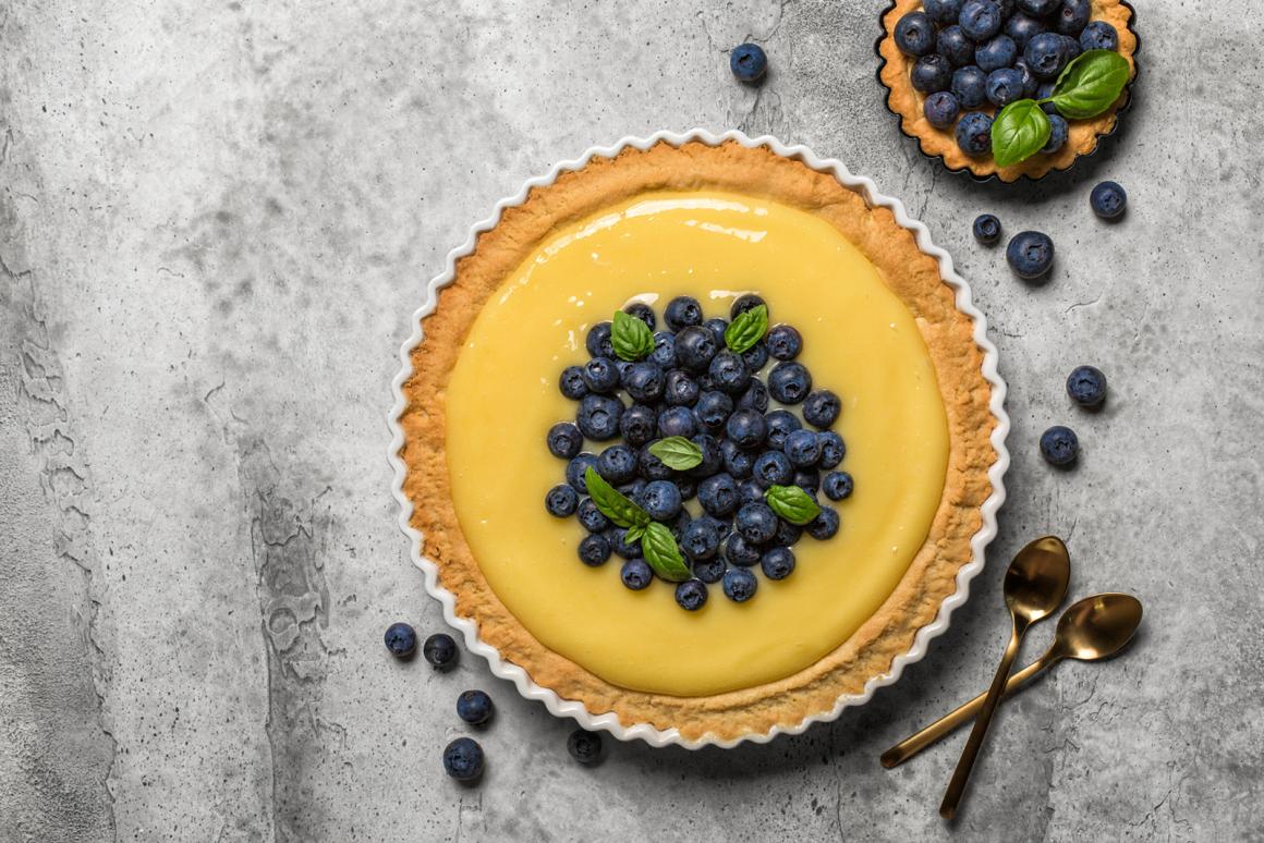 Zitronen-Quark-Tarte mit Blaubeeren