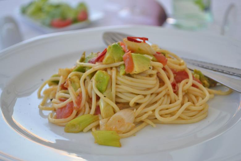 Erfrischende Nüdeli mit Guacamole