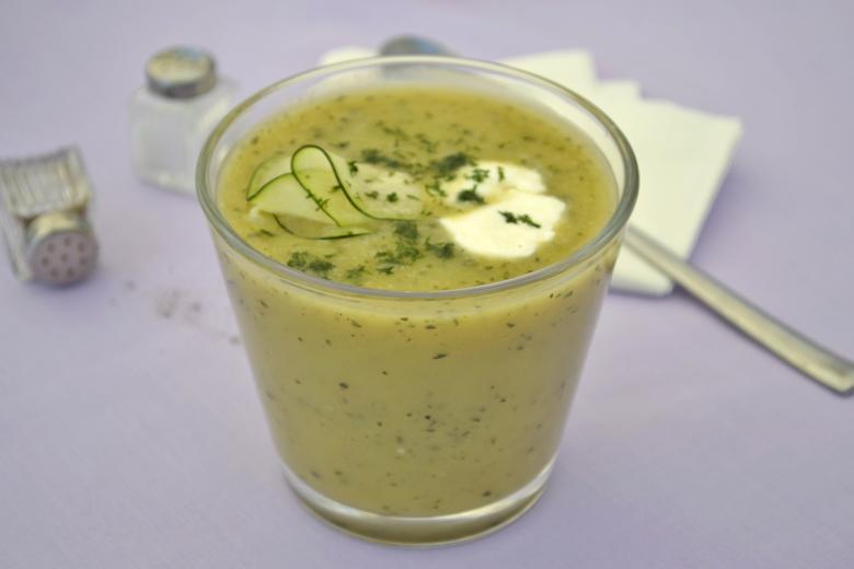 Zucchetti-Suppe mit Dill