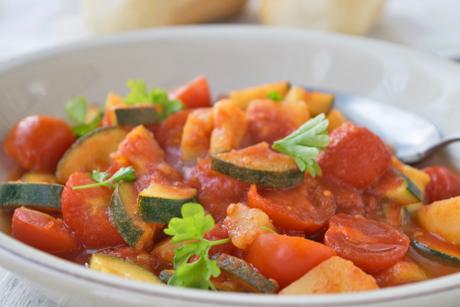 Feines Curry mit Kartoffeln und Zucchetti