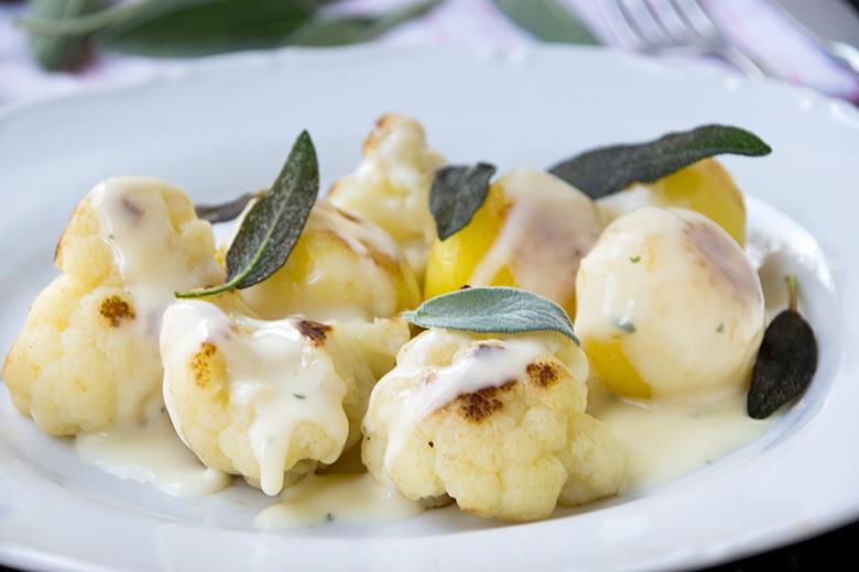 Salbeikartoffeln mit Greyerzerkäse und Blumenkohl