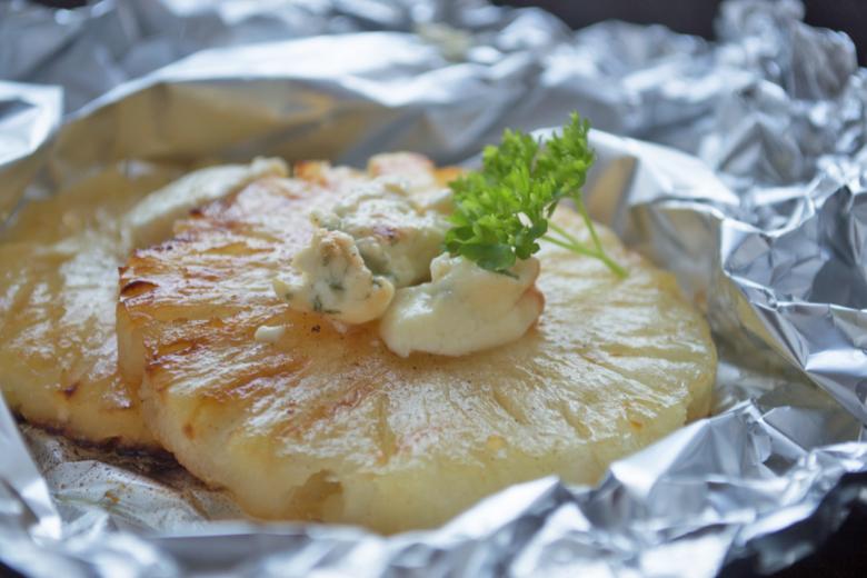 Ananas-Gorgonzola-Dessert am Grill