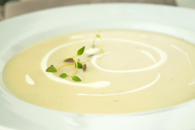 Zitronen-Cremesuppe