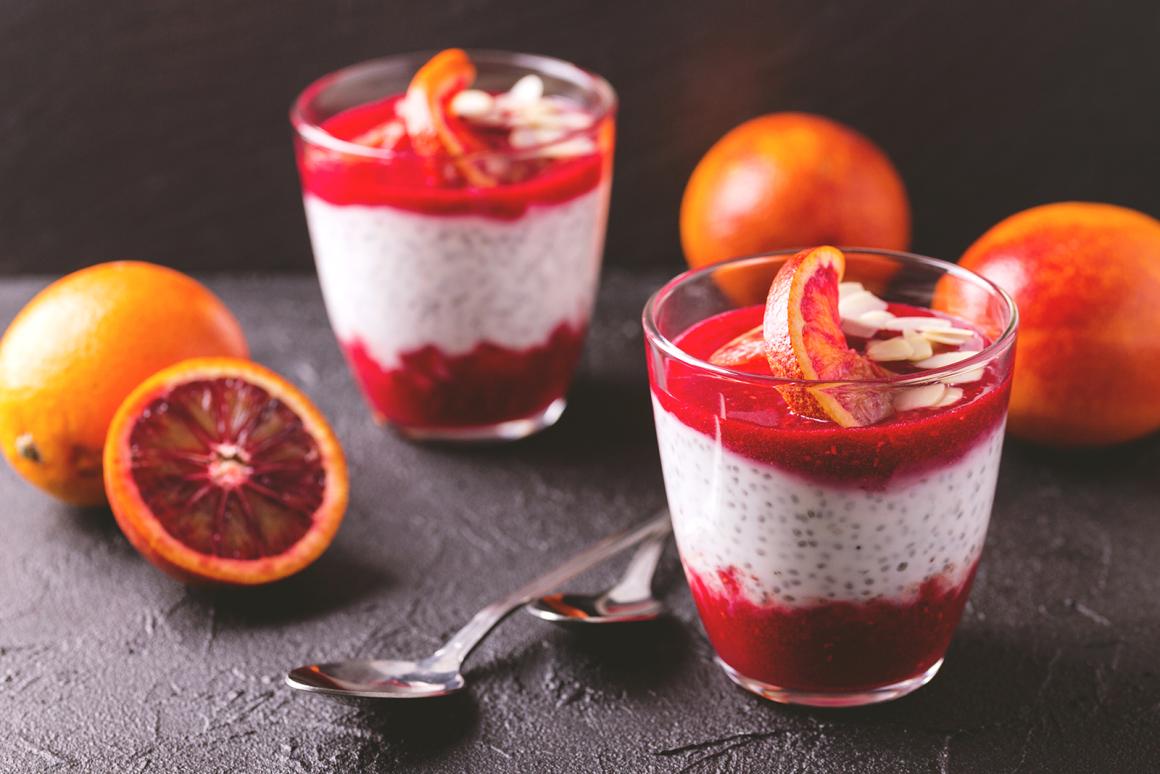 Mohn-Blutorangen-Schichtdessert