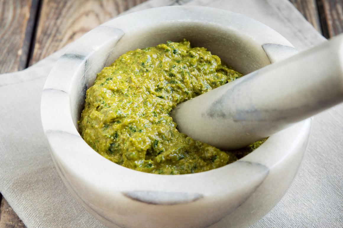 Zitronenmelisse-Pesto - Rezept
