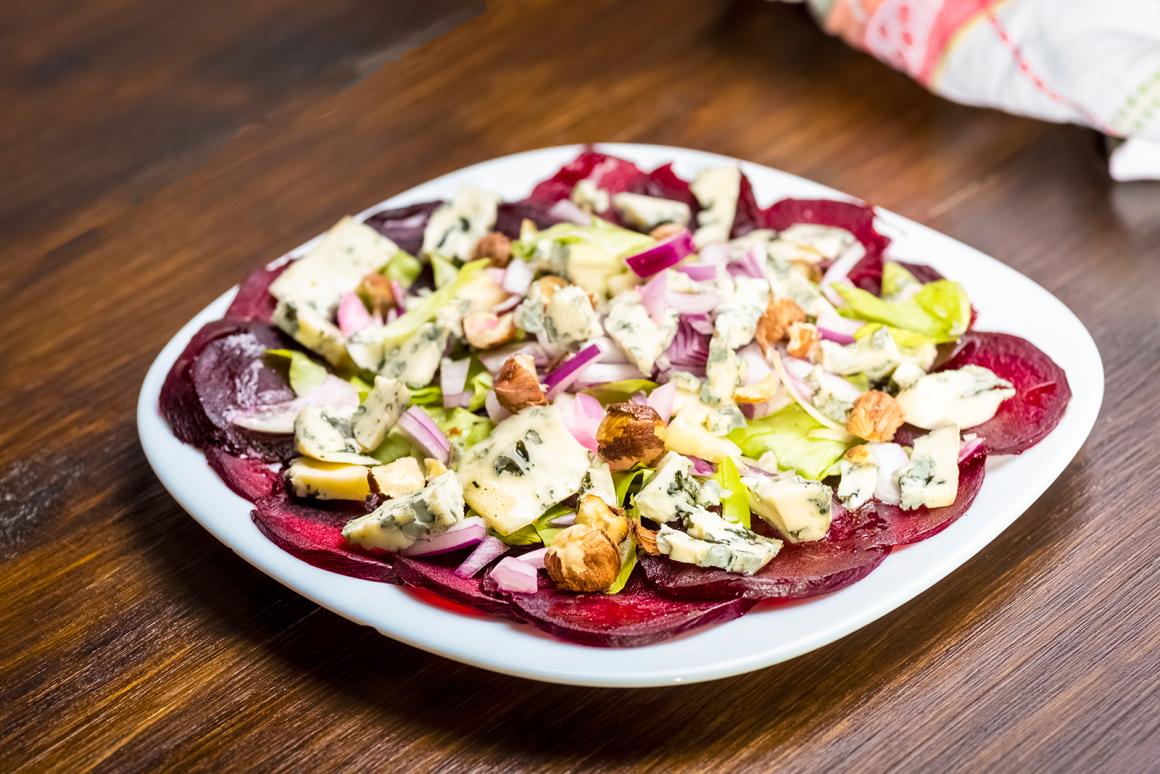 Randencarpaccio mit Blauschimmelkäse