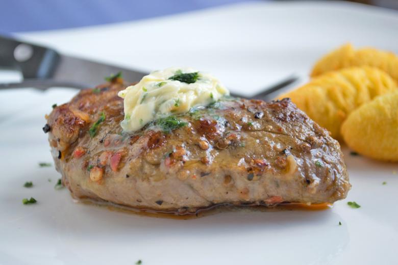 Kräuterbutter-Entrecôte