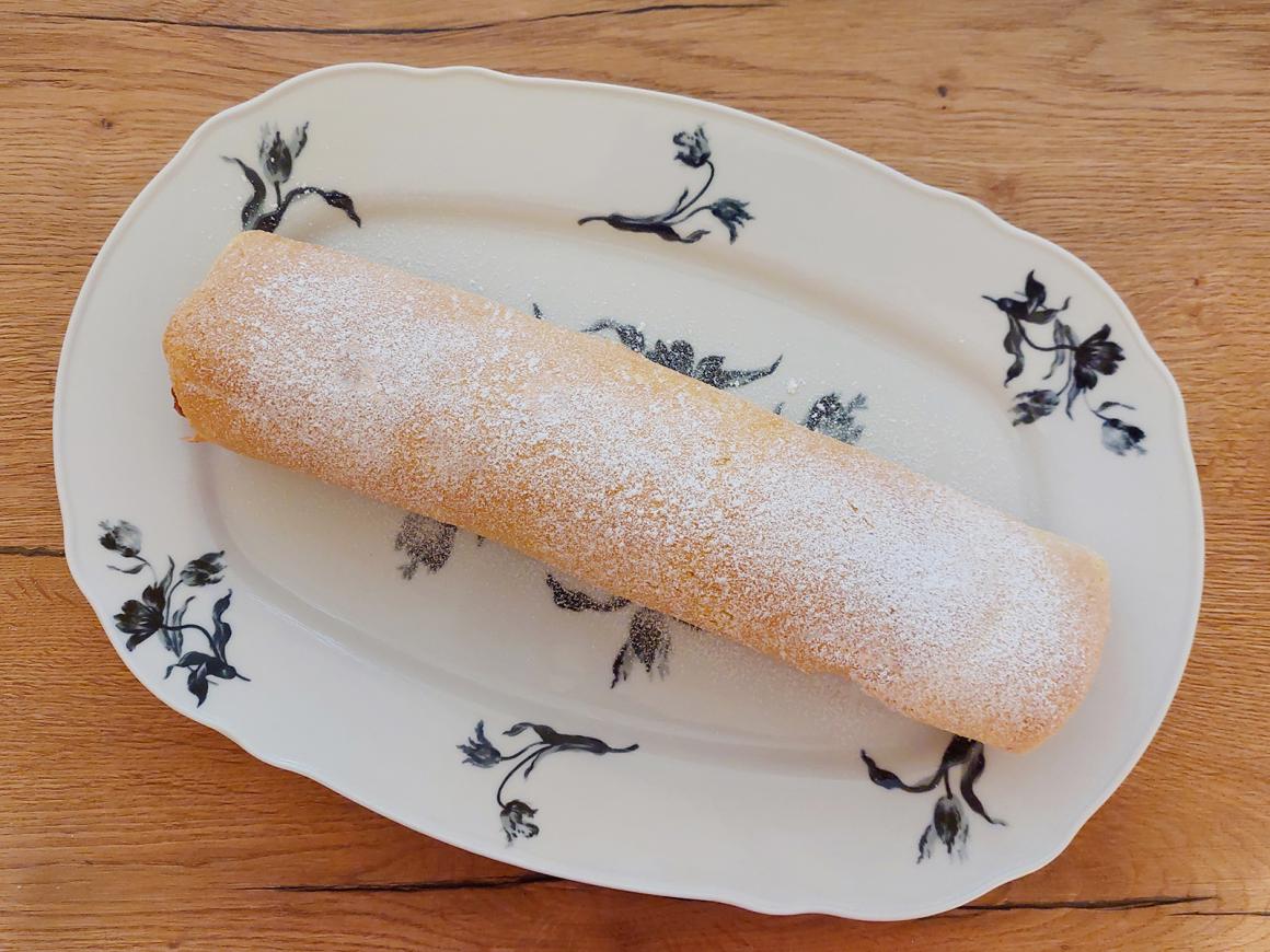 Glutenfreie Birnen-Biskuitroulade