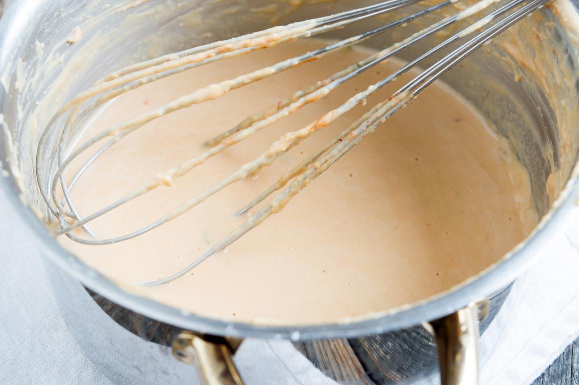 Asiatische Erdnusssauce