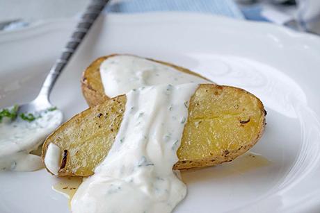 Kräuterofenkartoffeln mit Knoblauchdipp