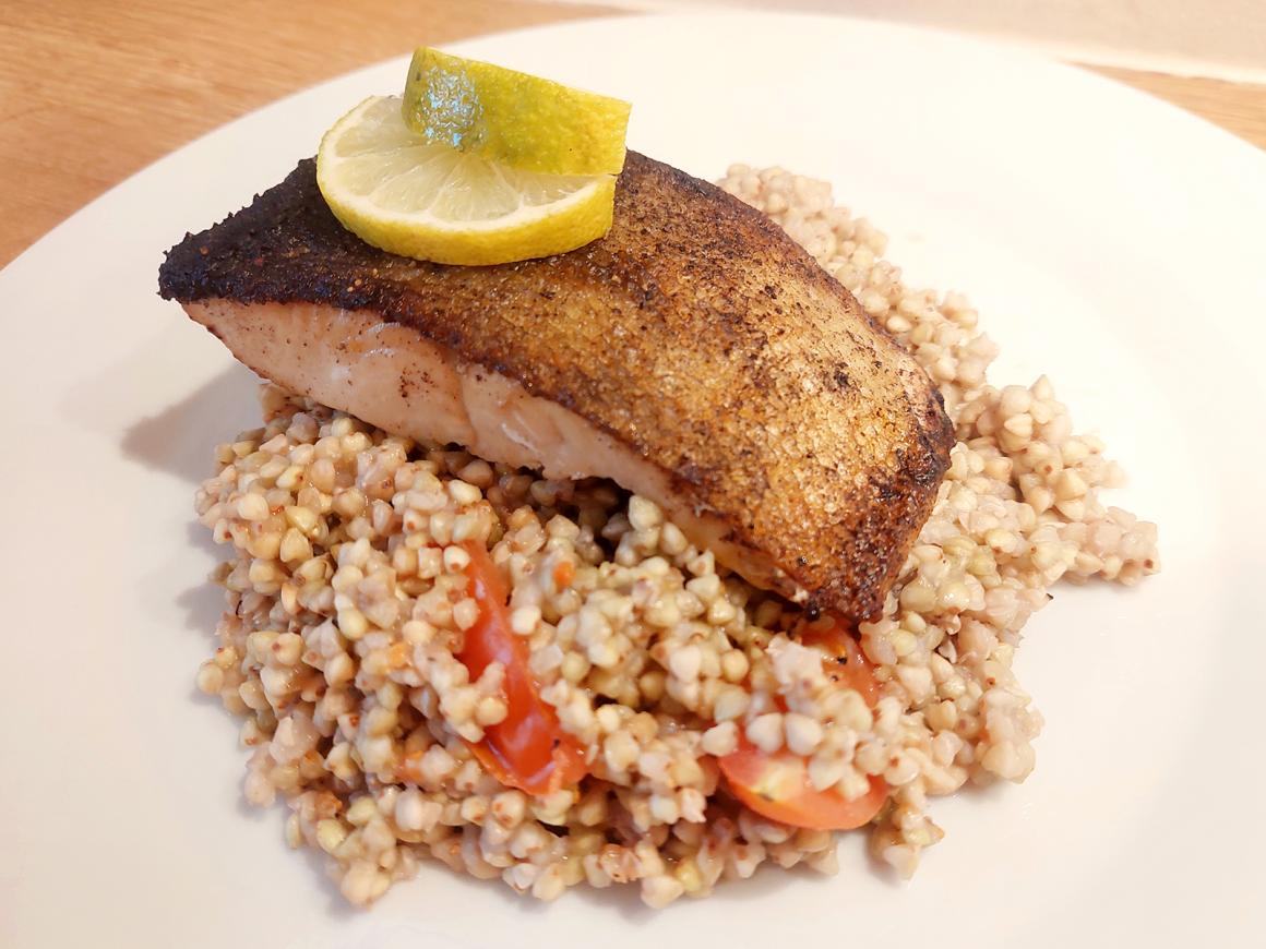 Wildlachsfilet auf Buchweizen