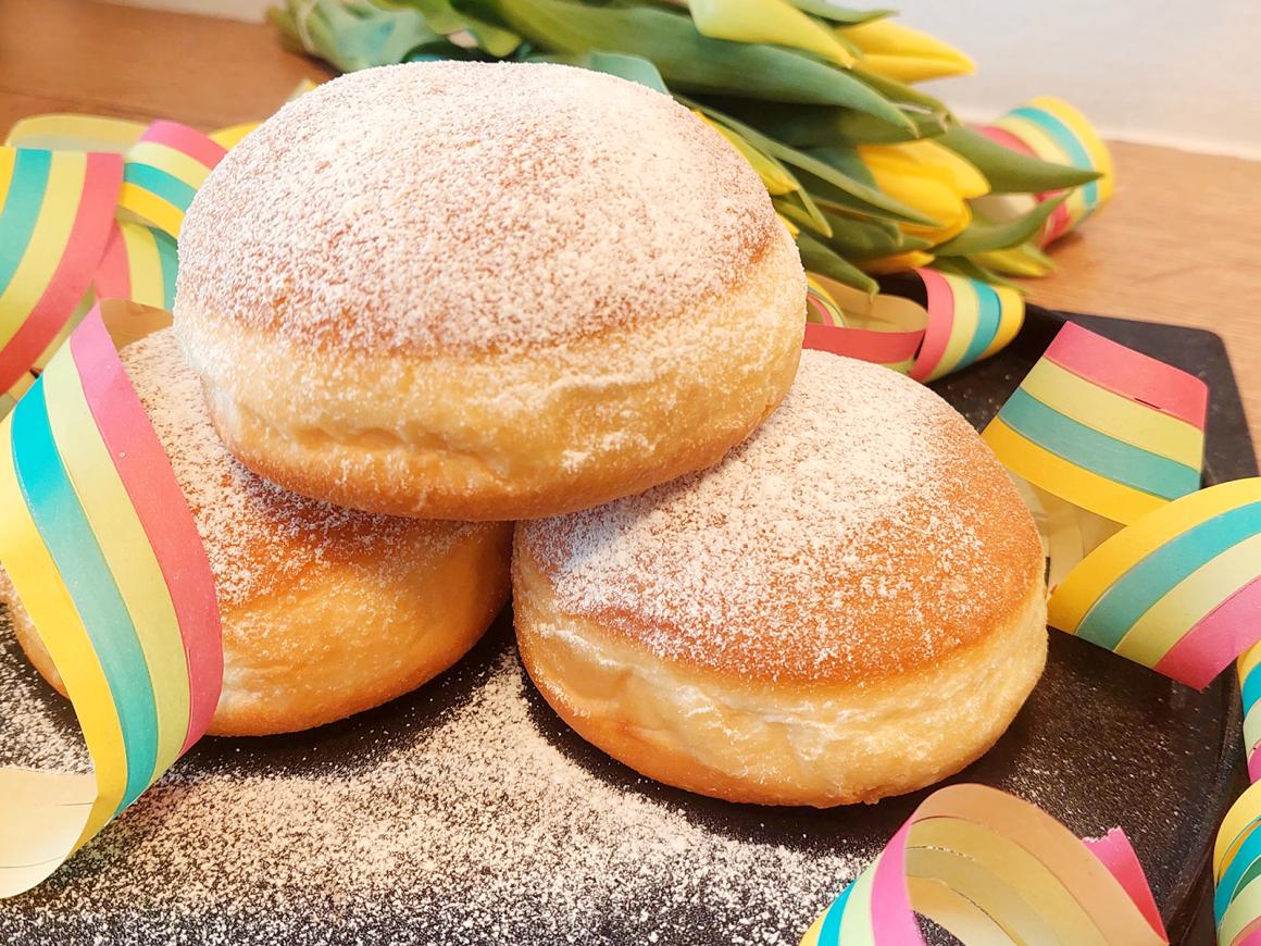 Berliner mit Aprikosenkonfitüre