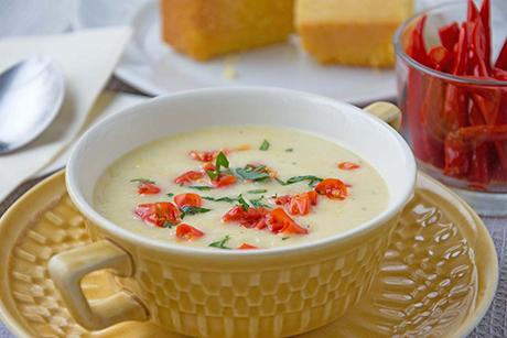 Maissuppe mit Peperoni und Chili