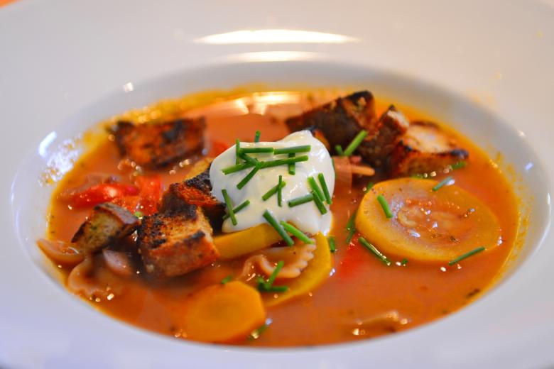 Urchige Gemüsesuppe