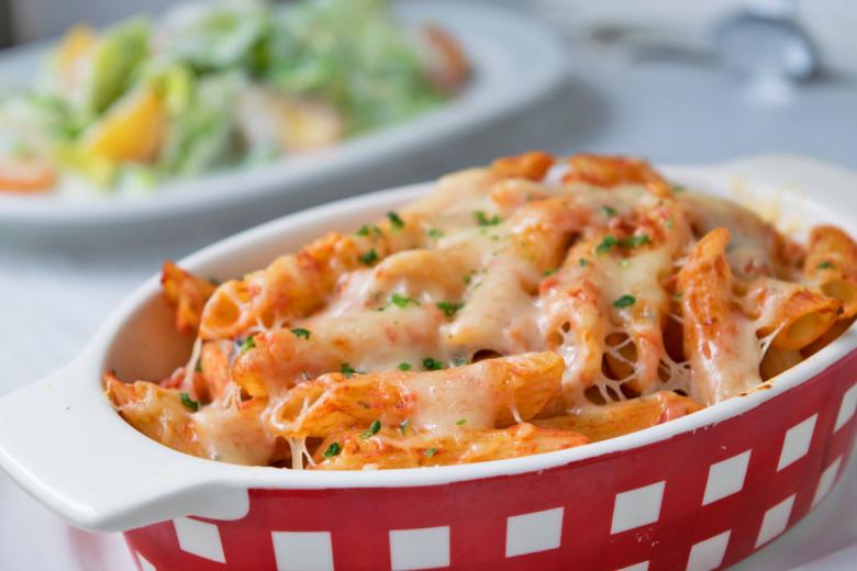 Pepperoni-Zucchetti Nudelgratin