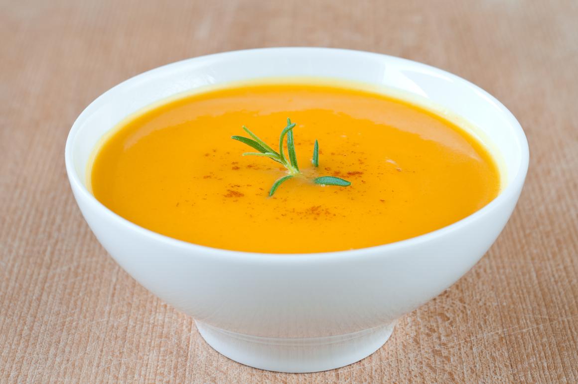 Kurkuma-Gemüsesuppe
