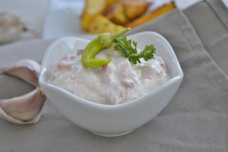Chili-Knoblauchdipp in Ziegenjoghurt