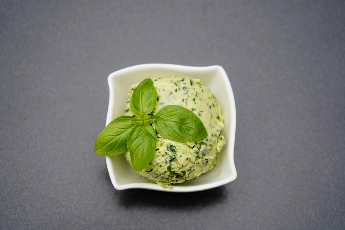 Kräuterbutter mit Schnittlauch